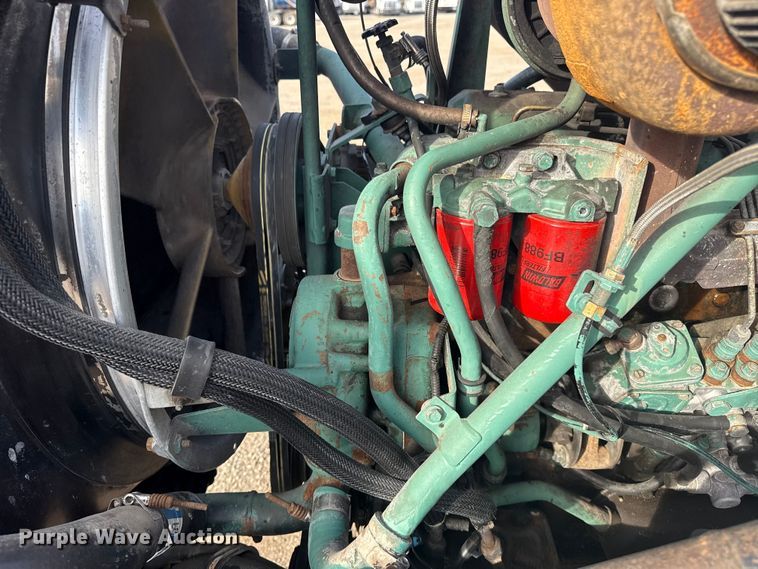 image for item EG1732 1998 Volvo Truck WG truck cab and chassis