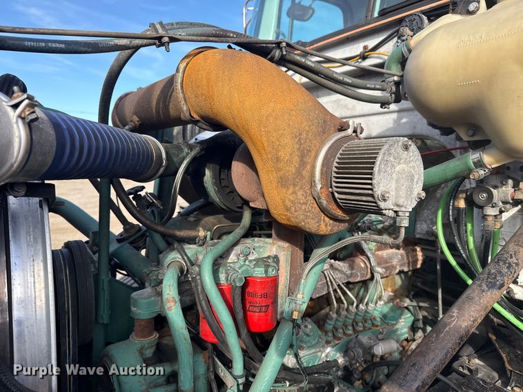 image for item EG1732 1998 Volvo Truck WG truck cab and chassis