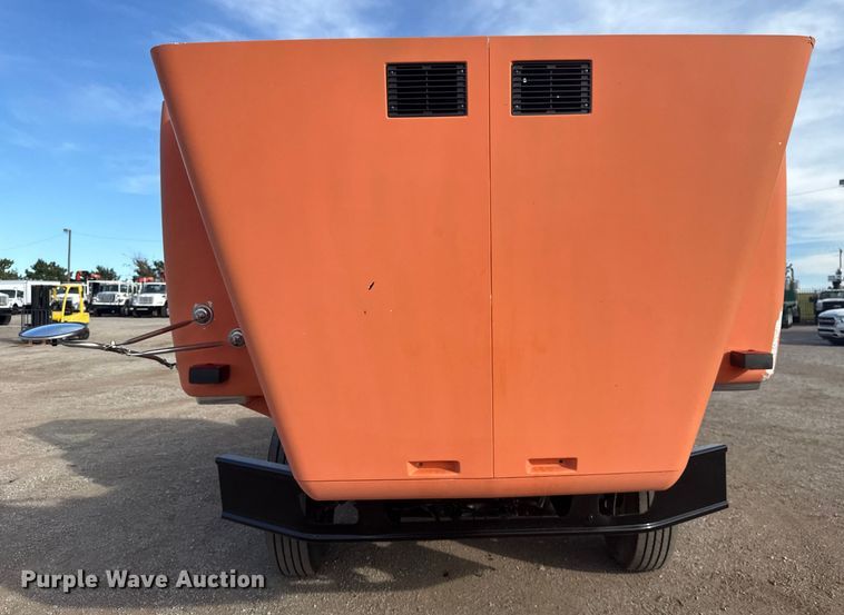 image for item EG1732 1998 Volvo Truck WG truck cab and chassis