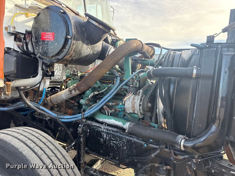 image for item EG1732 1998 Volvo Truck WG truck cab and chassis