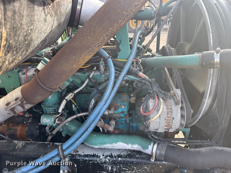 image for item EG1732 1998 Volvo Truck WG truck cab and chassis