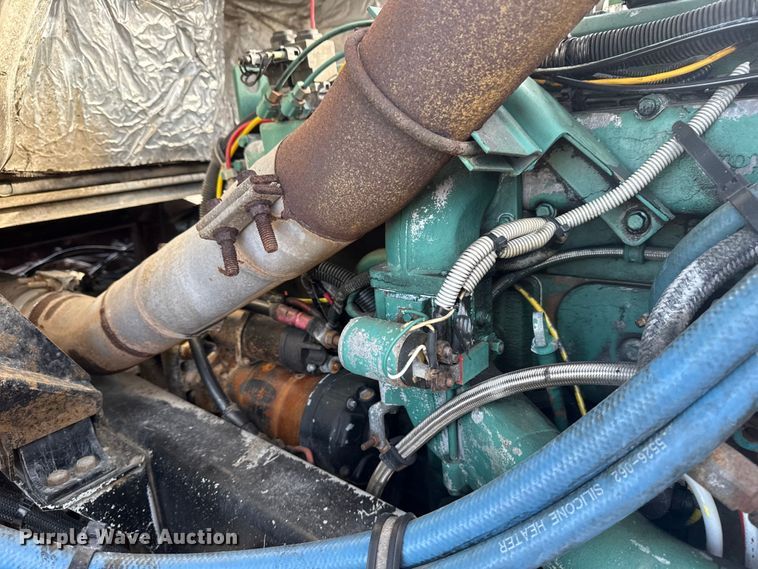 image for item EG1732 1998 Volvo Truck WG truck cab and chassis