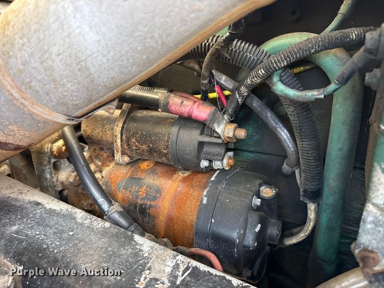 image for item EG1732 1998 Volvo Truck WG truck cab and chassis