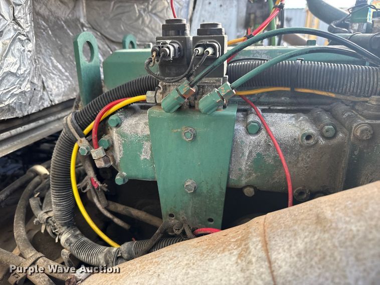 image for item EG1732 1998 Volvo Truck WG truck cab and chassis