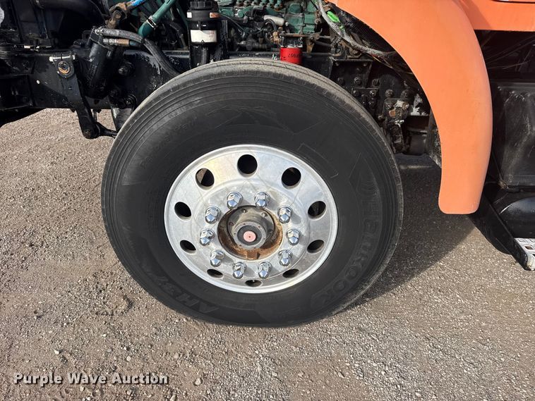 image for item EG1732 1998 Volvo Truck WG truck cab and chassis