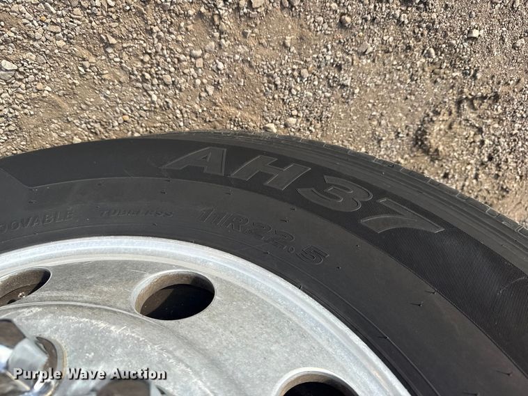 image for item EG1732 1998 Volvo Truck WG truck cab and chassis