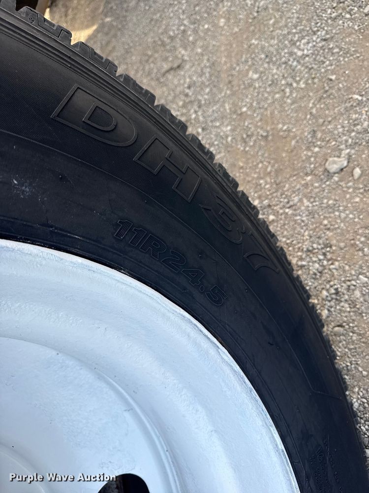 image for item EG1732 1998 Volvo Truck WG truck cab and chassis