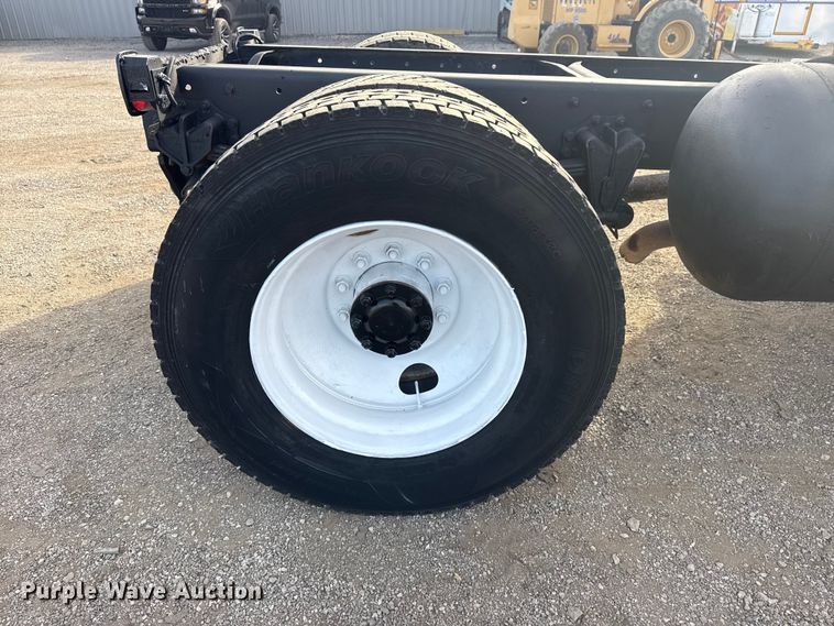 image for item EG1732 1998 Volvo Truck WG truck cab and chassis