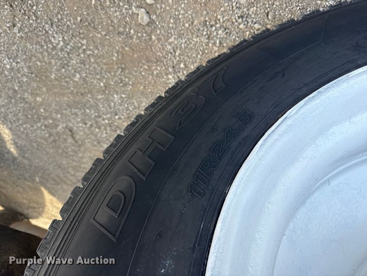 image for item EG1732 1998 Volvo Truck WG truck cab and chassis