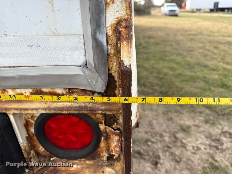 image for item EG1772 2010 Wabash dry van trailer