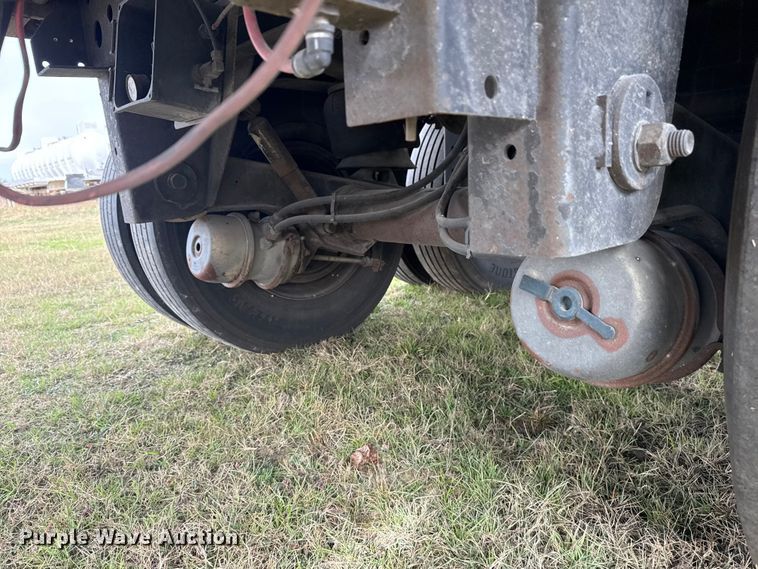 image for item EG1772 2010 Wabash dry van trailer