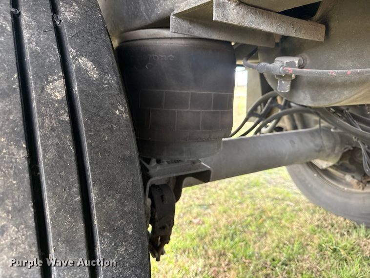 image for item EG1772 2010 Wabash dry van trailer