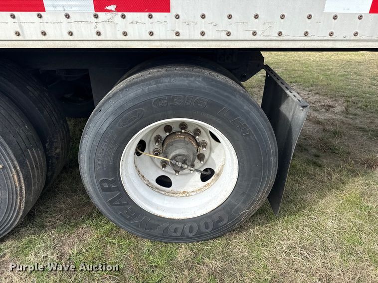 image for item EG1772 2010 Wabash dry van trailer