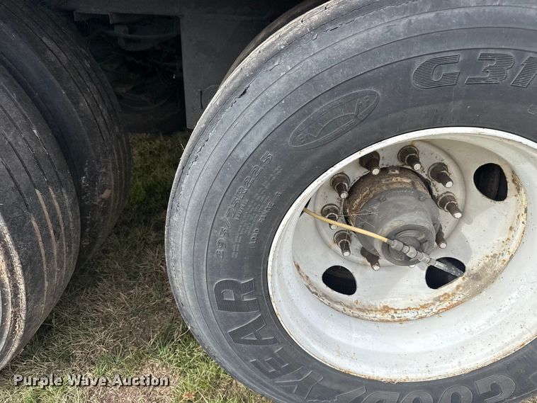 image for item EG1772 2010 Wabash dry van trailer