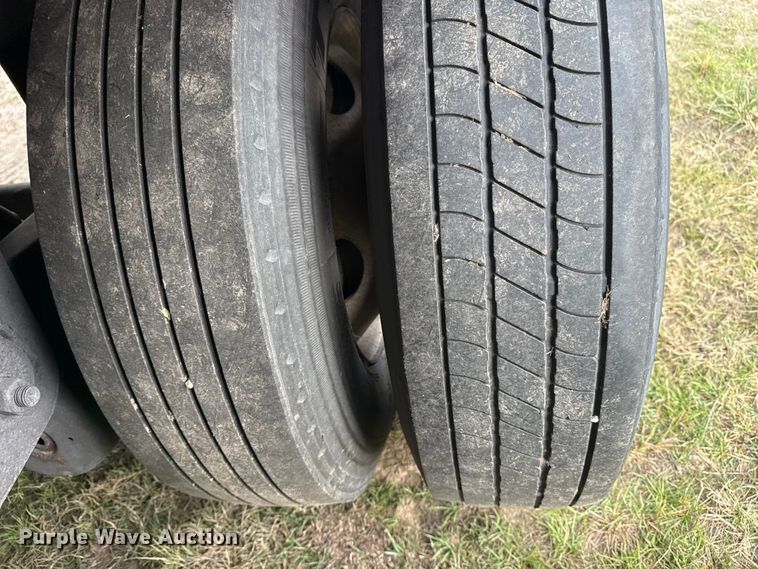 image for item EG1772 2010 Wabash dry van trailer