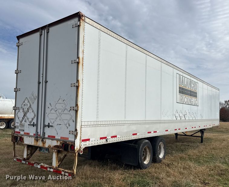 image for item EG1773 2010 Wabash dry van trailer