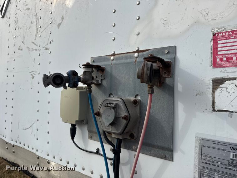 image for item EG1773 2010 Wabash dry van trailer