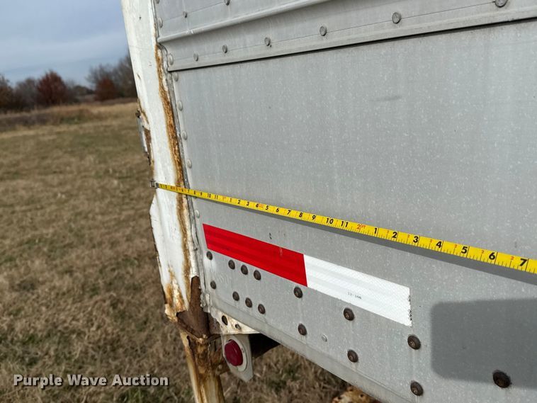 image for item EG1773 2010 Wabash dry van trailer