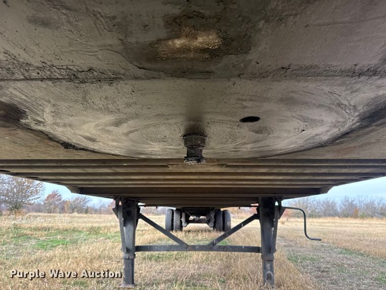 image for item EG1773 2010 Wabash dry van trailer