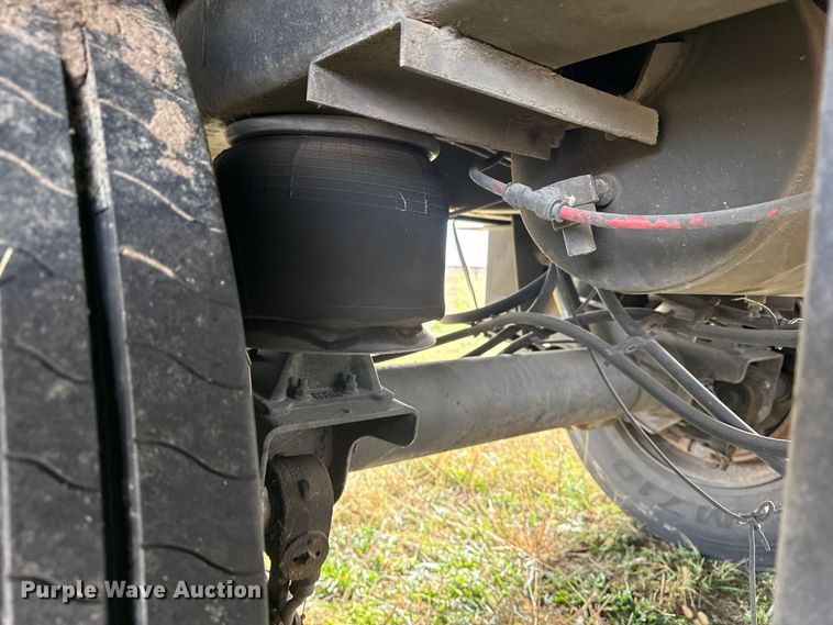 image for item EG1773 2010 Wabash dry van trailer