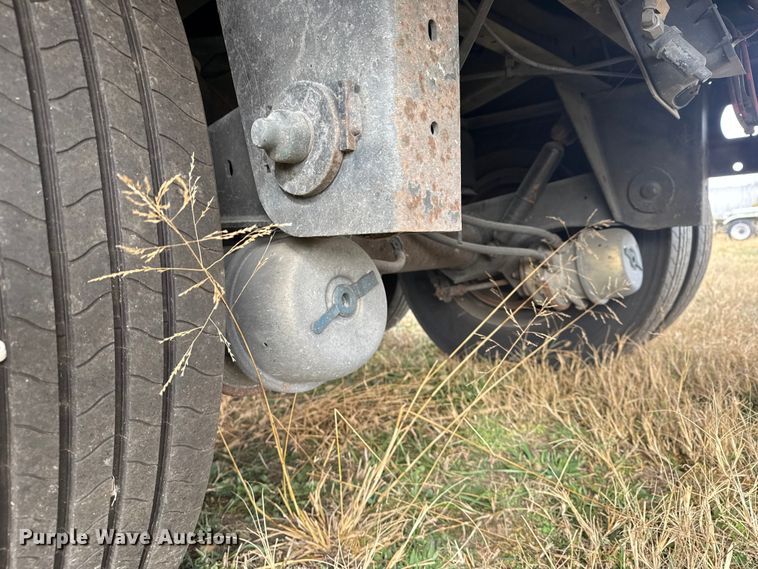 image for item EG1773 2010 Wabash dry van trailer