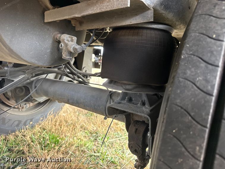 image for item EG1773 2010 Wabash dry van trailer