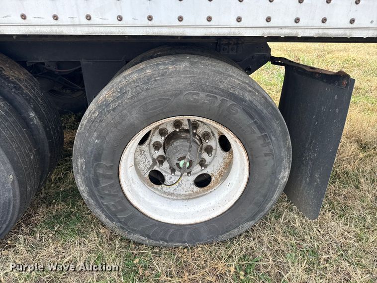 image for item EG1773 2010 Wabash dry van trailer