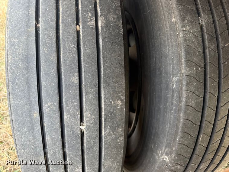 image for item EG1773 2010 Wabash dry van trailer