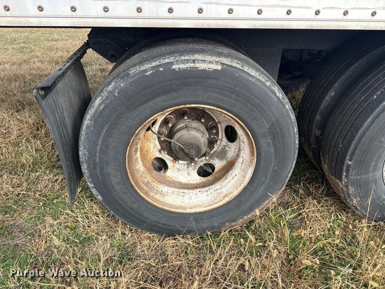 image for item EG1773 2010 Wabash dry van trailer