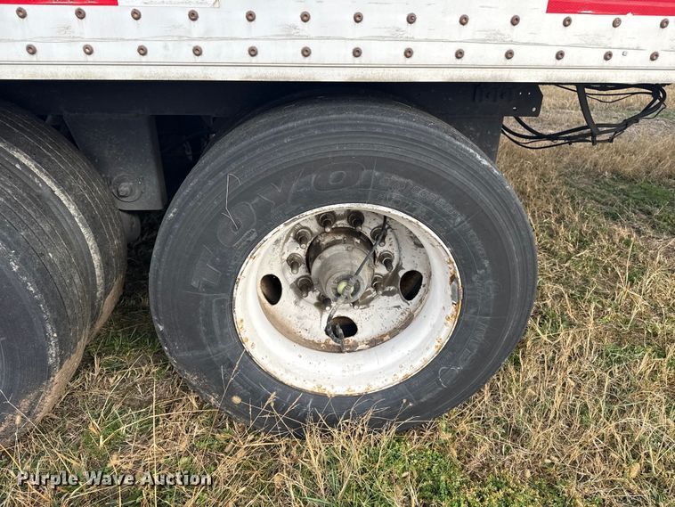 image for item EG1773 2010 Wabash dry van trailer