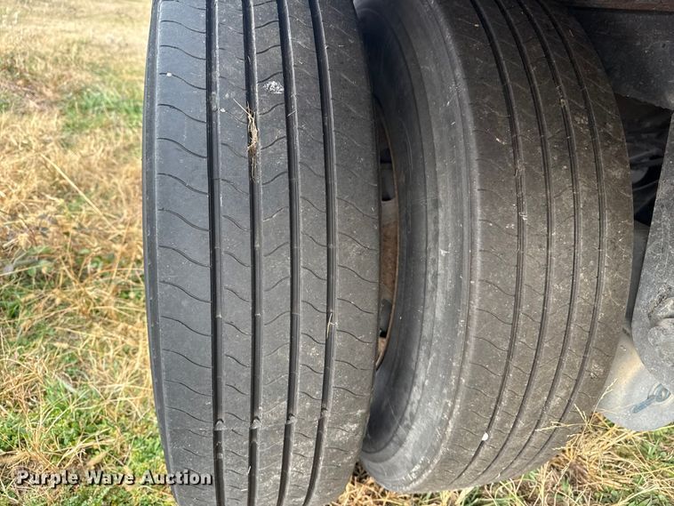 image for item EG1773 2010 Wabash dry van trailer