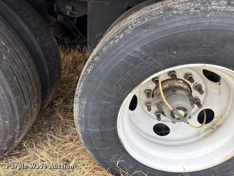 image for item EG1774 2011 Wabash dry van trailer