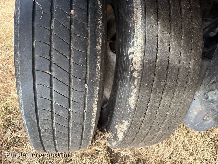 image for item EG1774 2011 Wabash dry van trailer