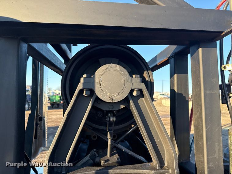 image for item EG1804 2011 Mack CHU614 semi truck