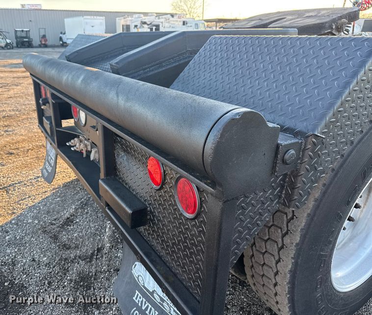 image for item EG1804 2011 Mack CHU614 semi truck