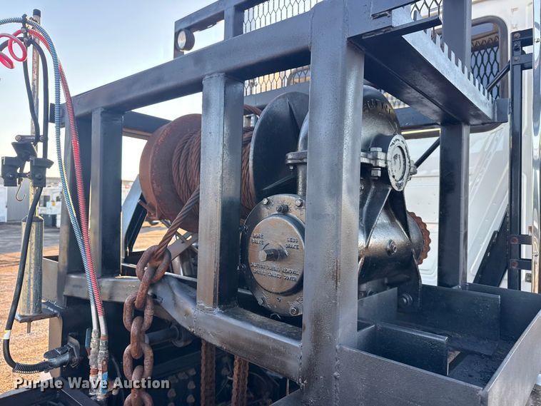 image for item EG1804 2011 Mack CHU614 semi truck