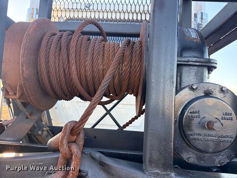 image for item EG1804 2011 Mack CHU614 semi truck