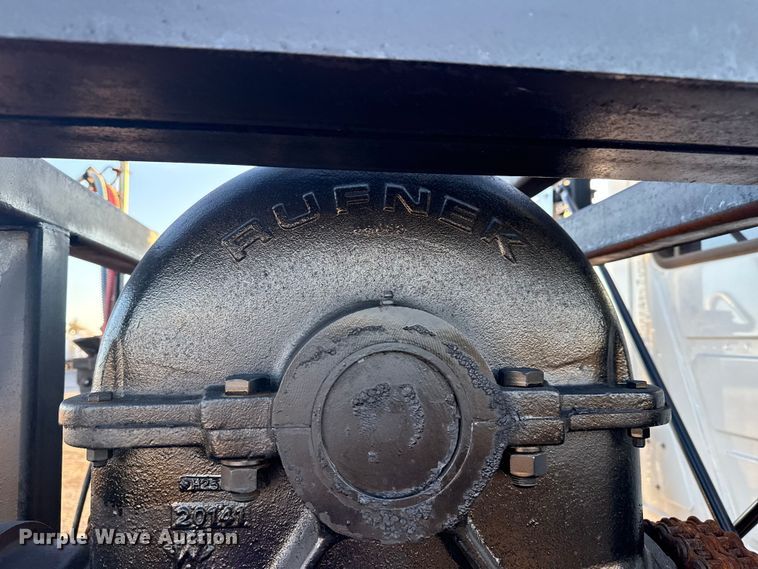 image for item EG1804 2011 Mack CHU614 semi truck