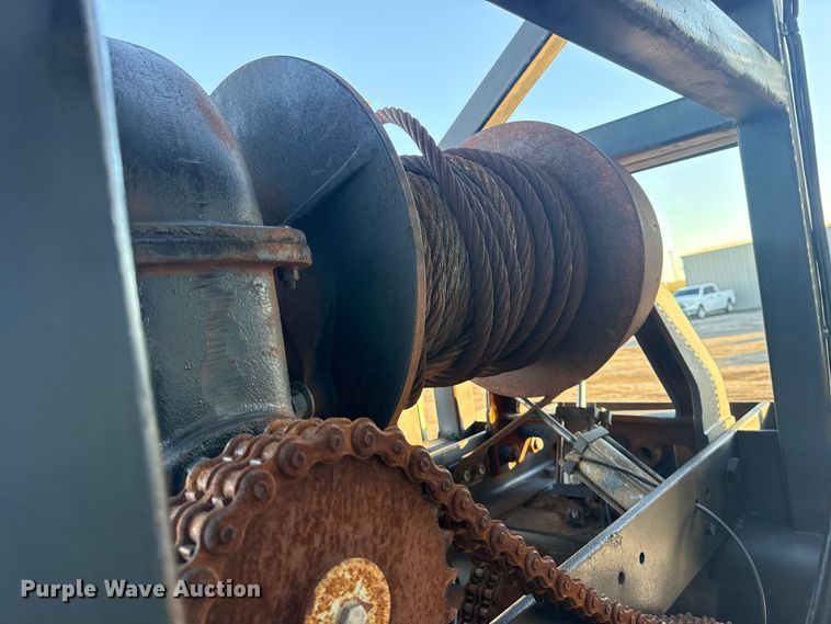 image for item EG1804 2011 Mack CHU614 semi truck