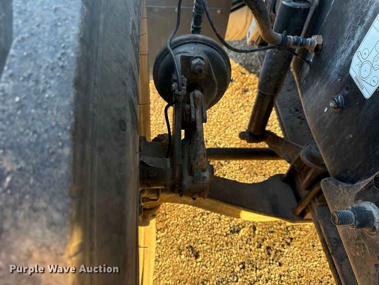 image for item EG1804 2011 Mack CHU614 semi truck