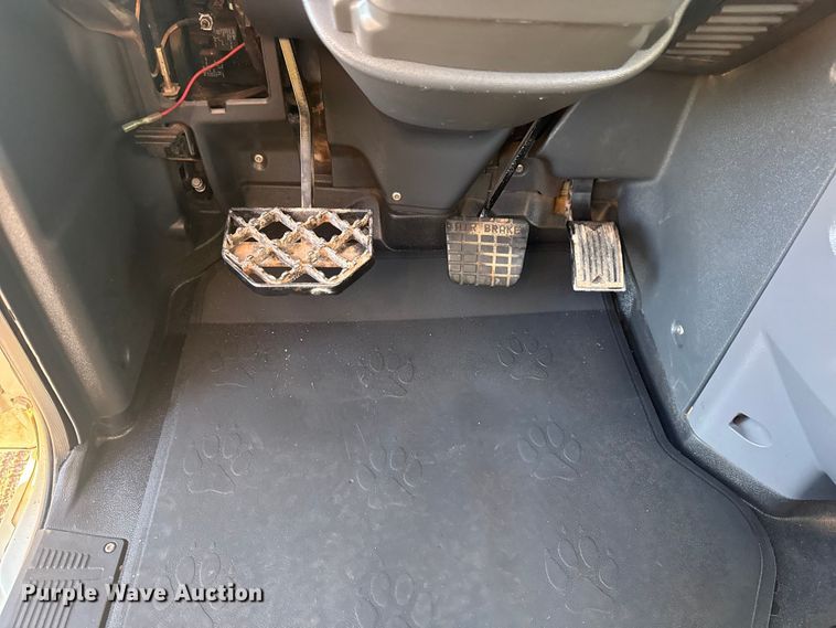 image for item EG1804 2011 Mack CHU614 semi truck