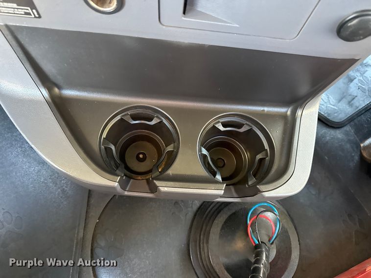 image for item EG1804 2011 Mack CHU614 semi truck