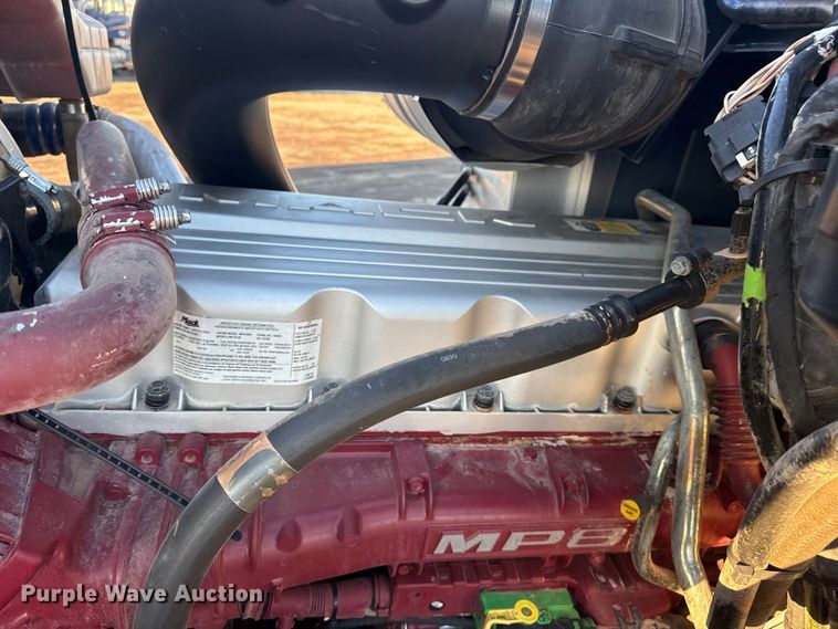 image for item EG1804 2011 Mack CHU614 semi truck