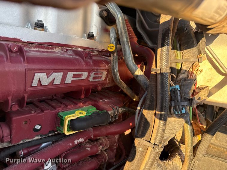 image for item EG1804 2011 Mack CHU614 semi truck