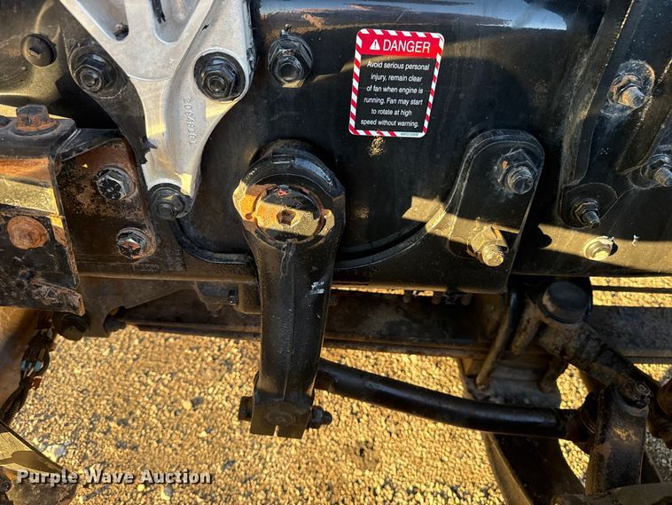 image for item EG1804 2011 Mack CHU614 semi truck