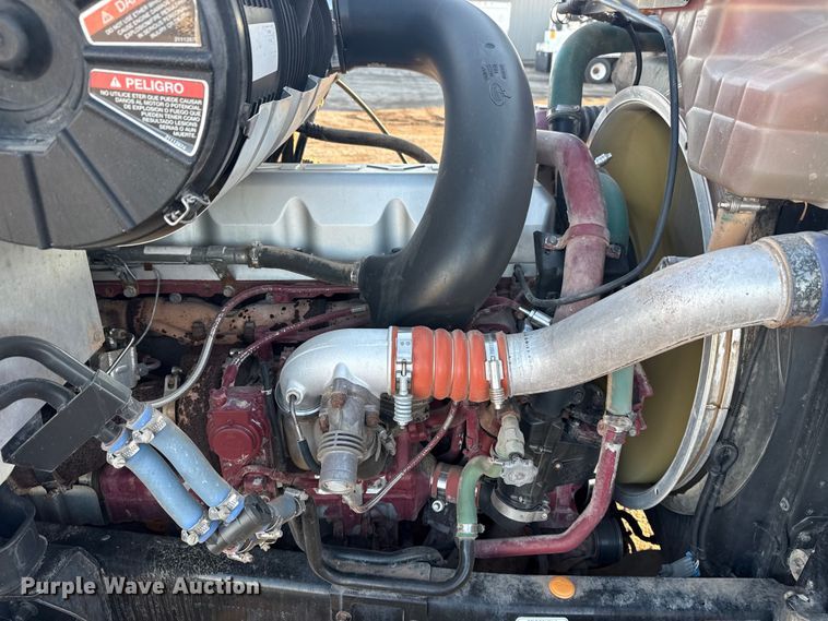 image for item EG1804 2011 Mack CHU614 semi truck