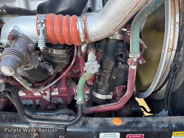 image for item EG1804 2011 Mack CHU614 semi truck