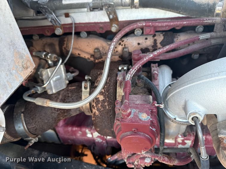 image for item EG1804 2011 Mack CHU614 semi truck