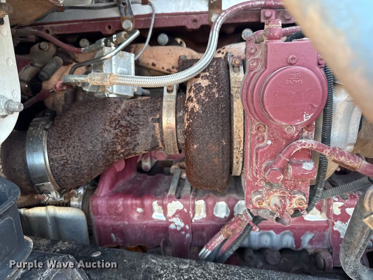 image for item EG1804 2011 Mack CHU614 semi truck