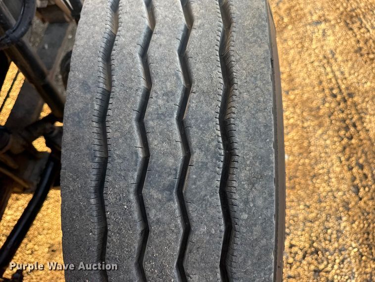 image for item EG1804 2011 Mack CHU614 semi truck